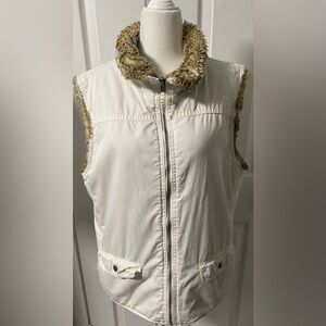 GAP Women's Ivory Vest with Faux Fur Trim